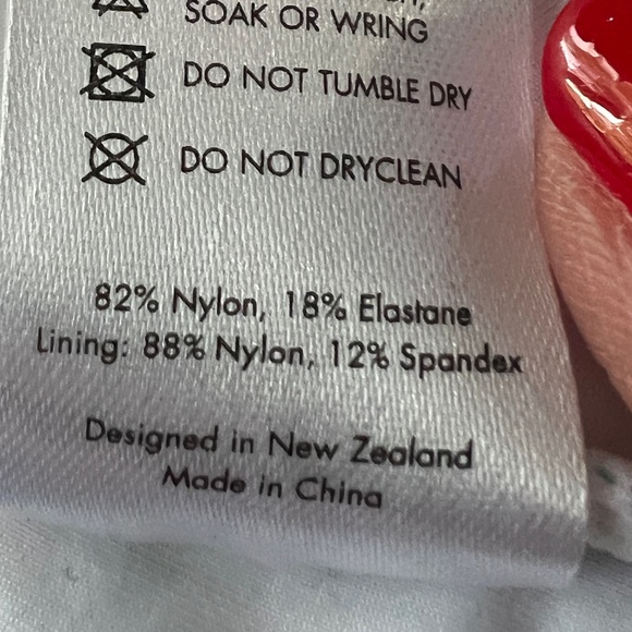 Cadenshae Fit2Feed Maternity Sports Bra in Confetti Print Size XS NWT - Picture 7 of 7